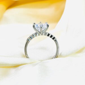 Sparkling Solitaire Ring