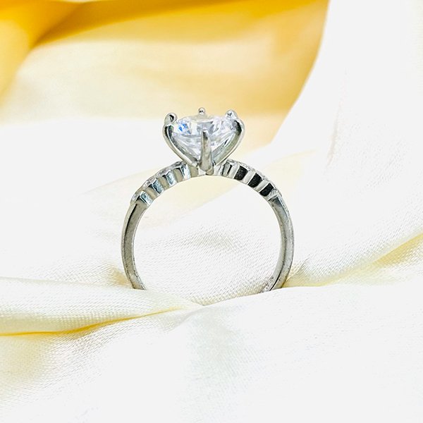 Sparkling Solitaire Ring