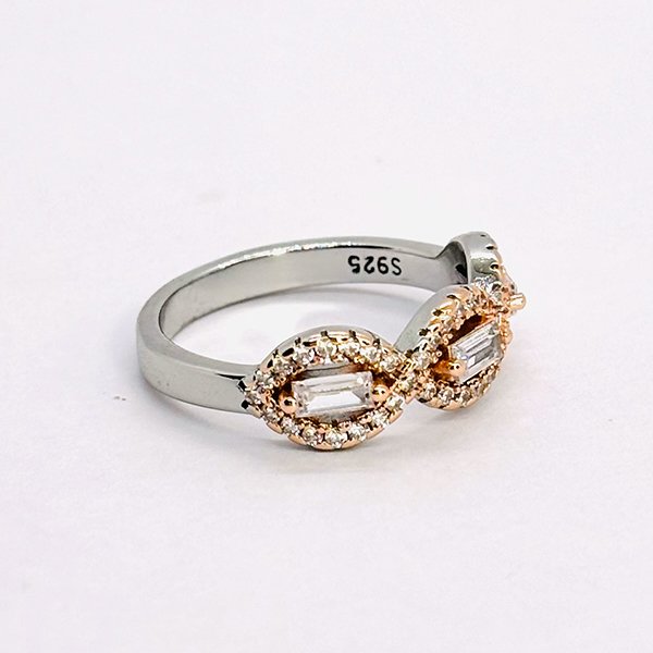 Twirling Treasure Ring